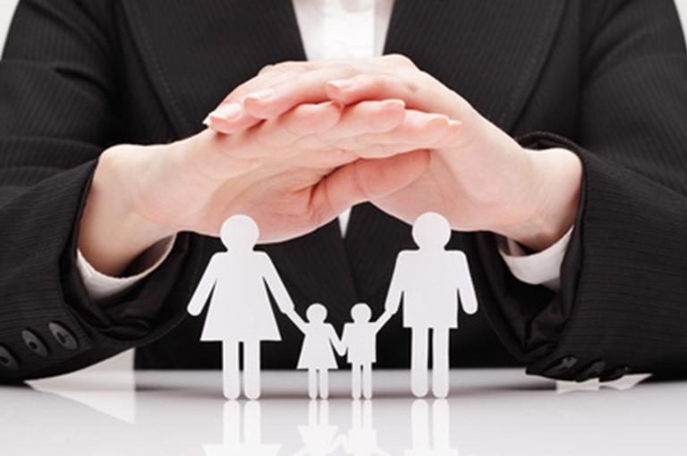 Postacie ludzi wycięte z papieru